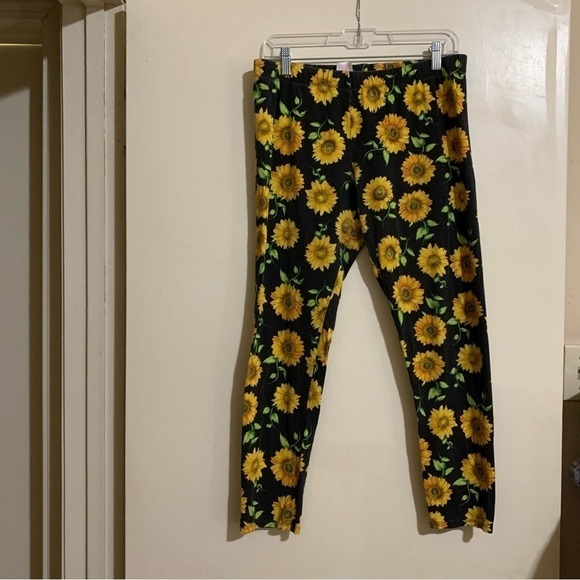 No Boundaries Sunflower Design Ankle Leggings. Size XL (15-17) - Picture 3 of 9